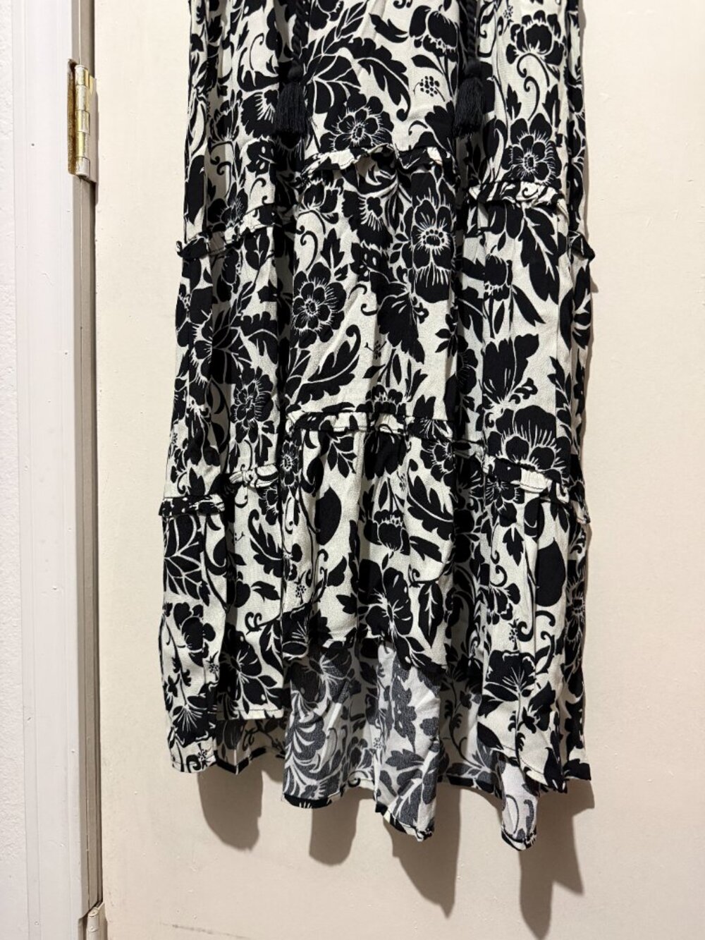 LOVESTITCH Black White Floral Flutter Sleeve Tiered Midi Dress Small - Picture 5 of 15